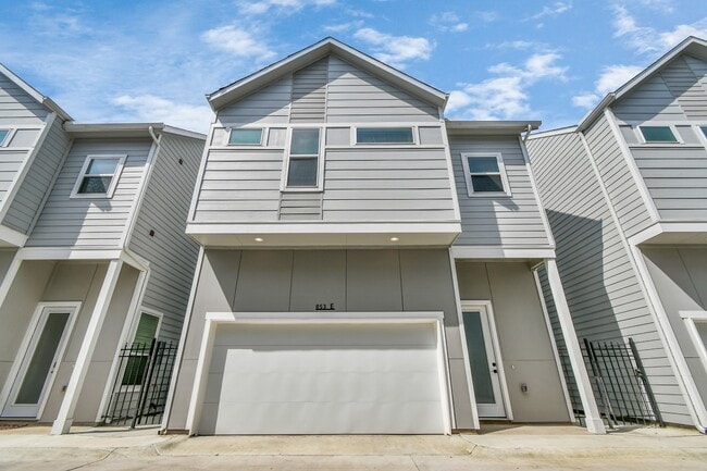 Building Photo - 853 Mansfield St