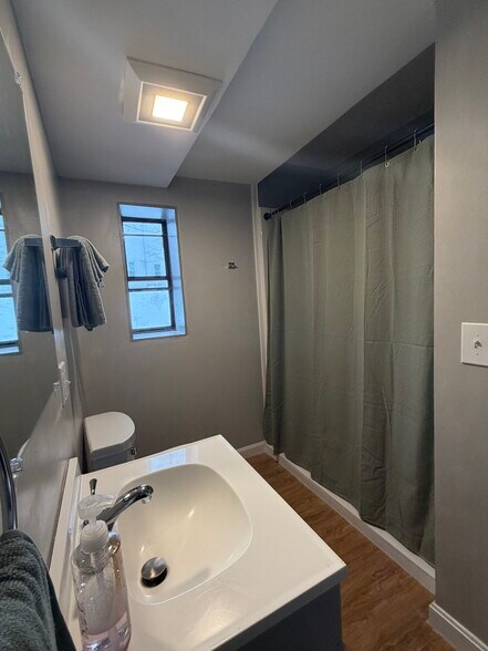 Building Photo - 490 Boswell Ave