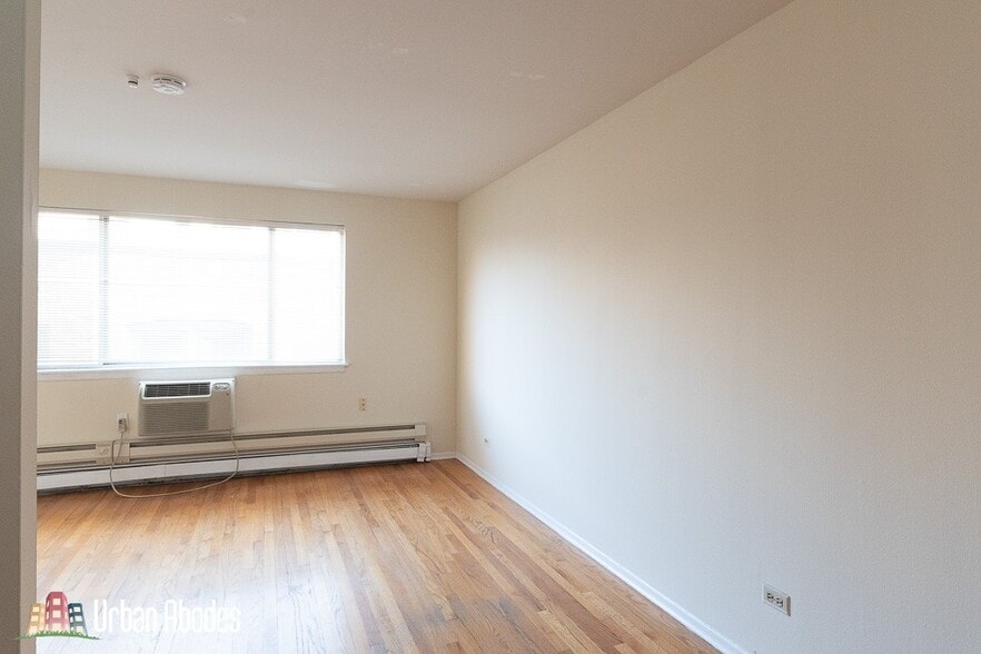Building Photo - 659 W Wrightwood Ave