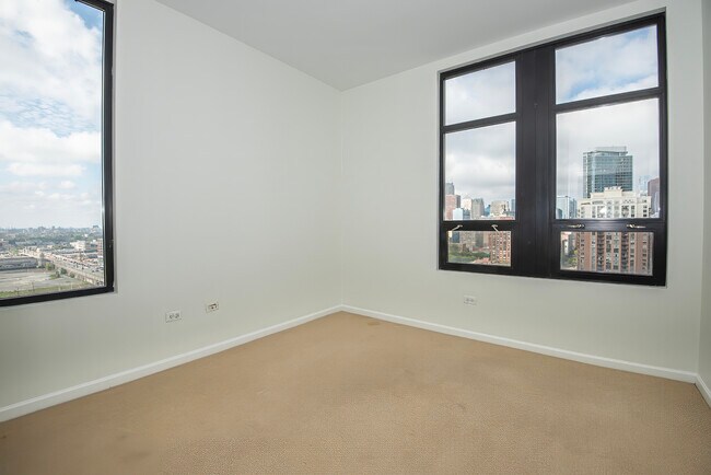 Building Photo - 1255 S State St