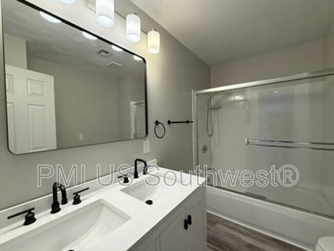 Building Photo - 3443 Sunbonnet Dr