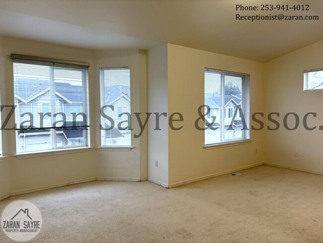 Building Photo - 178- Great 3 Bedroom Townhouse Condo in Milton!