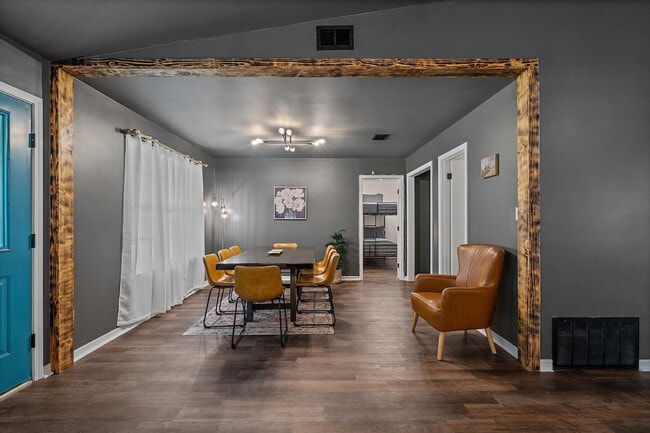 Building Photo - 2001 N 61st Ave