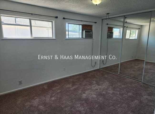 Building Photo - 1079 E Terrace Dr