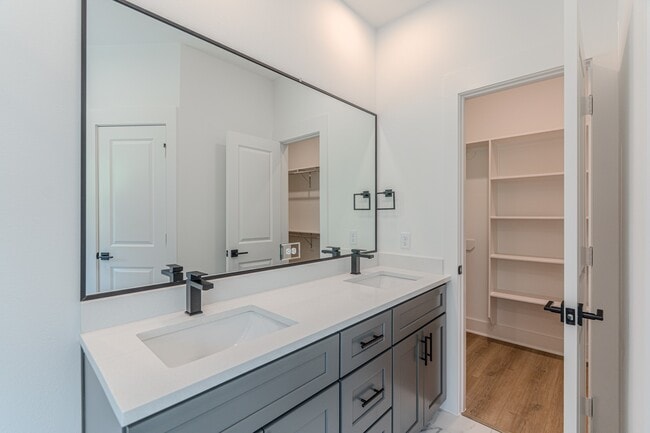 Building Photo - 7628 Inwood Hls Ln