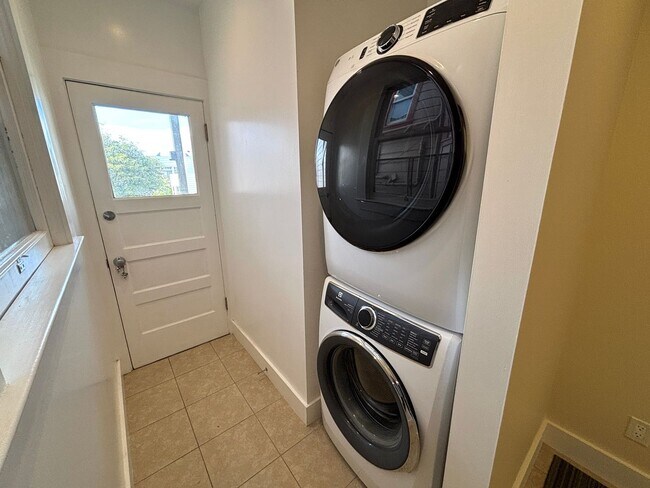 Building Photo - 311-315-315 19th Ave