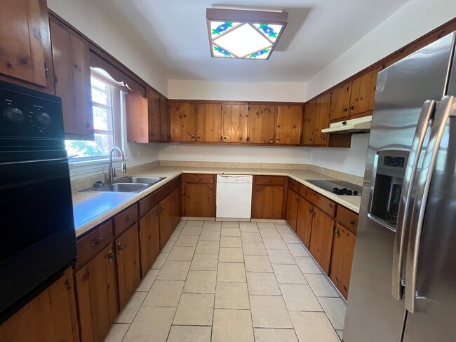 Building Photo - Charming 4-Bedroom Brick Home on Spacious ...