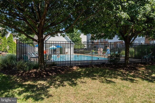 Building Photo - 921 Harrison Cir