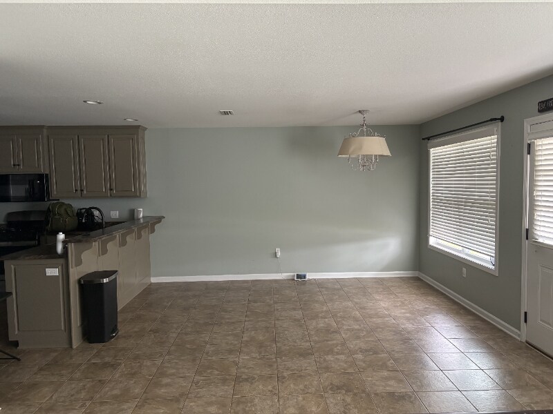 Building Photo - 209 Winterberry Way