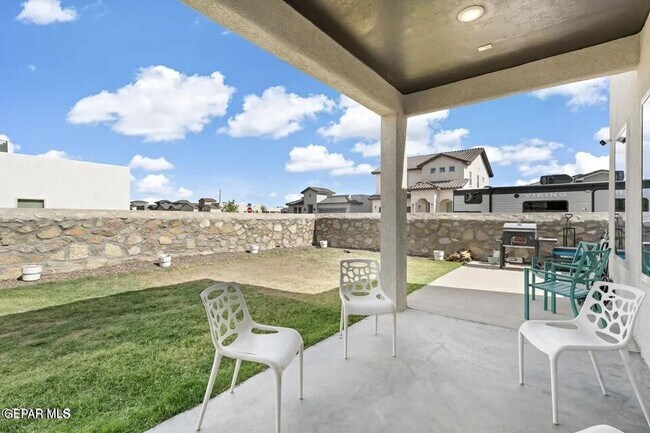 Building Photo - 930 Bicknor Pl