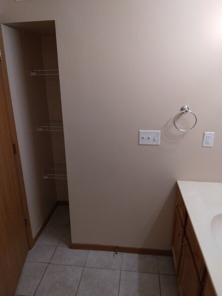 Building Photo - 931 Minns Dr