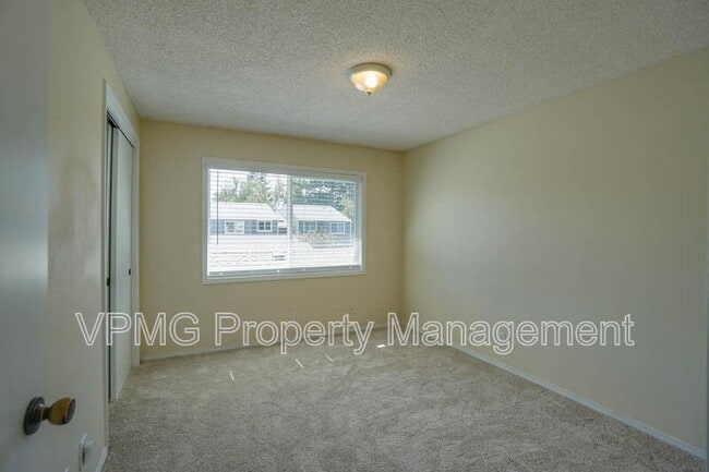 Building Photo - 605 SE 121st Ave