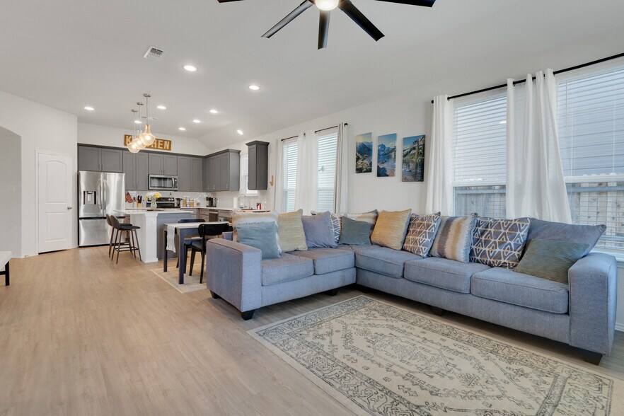 Building Photo - 4733 Whaler