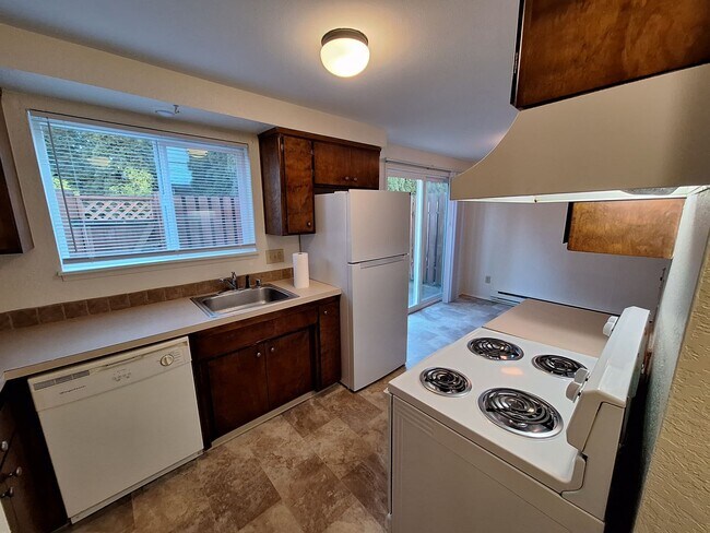 Building Photo - Two Bedroom Townhouse Style Unit