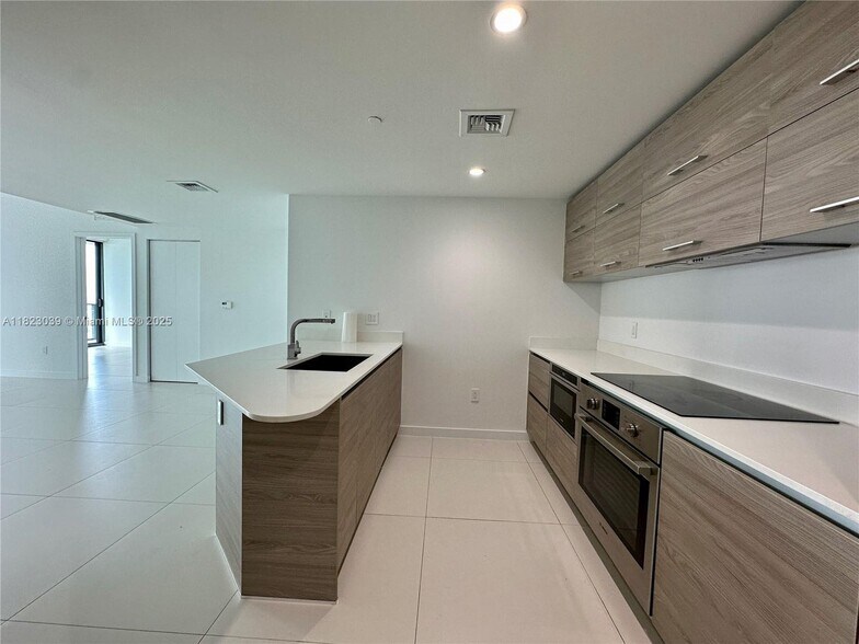 Building Photo - 1300 S Miami Ave