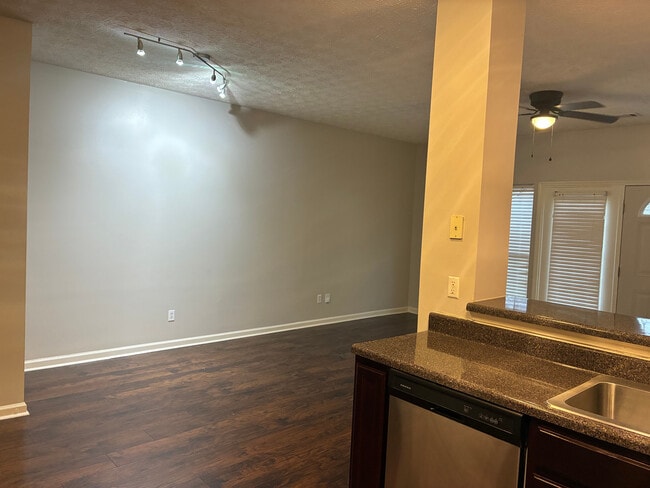 Building Photo - Room in Townhome on Stone Gate Way
