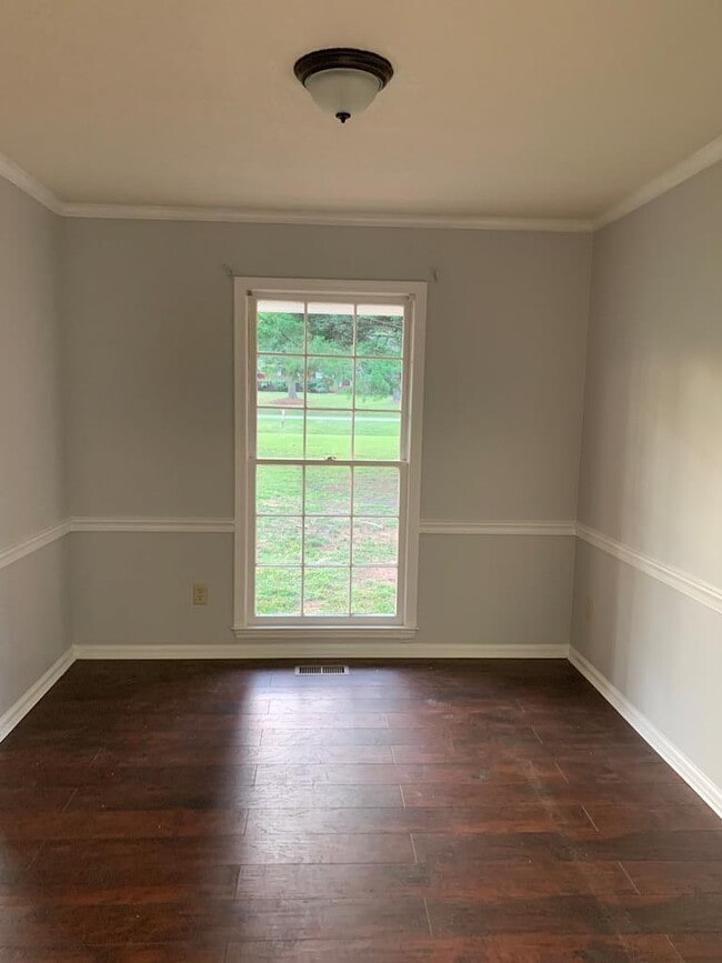Building Photo - 614 Springfield Dr