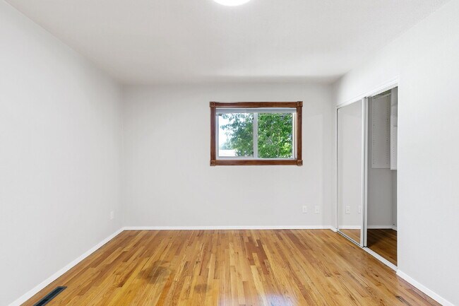 Building Photo - Central Location | 15 Min to Peterson, 20 ...