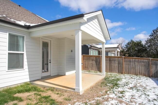 Building Photo - Gorgeous Home in La Vergne