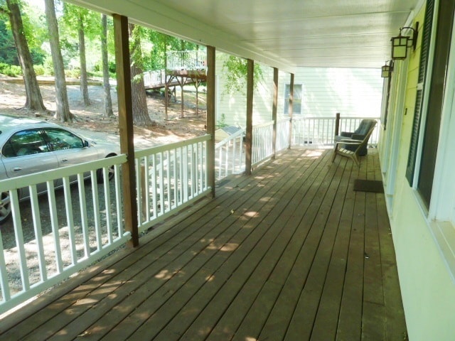 Building Photo - Inviting, updated 4br 3.5ba duplex w/ park...