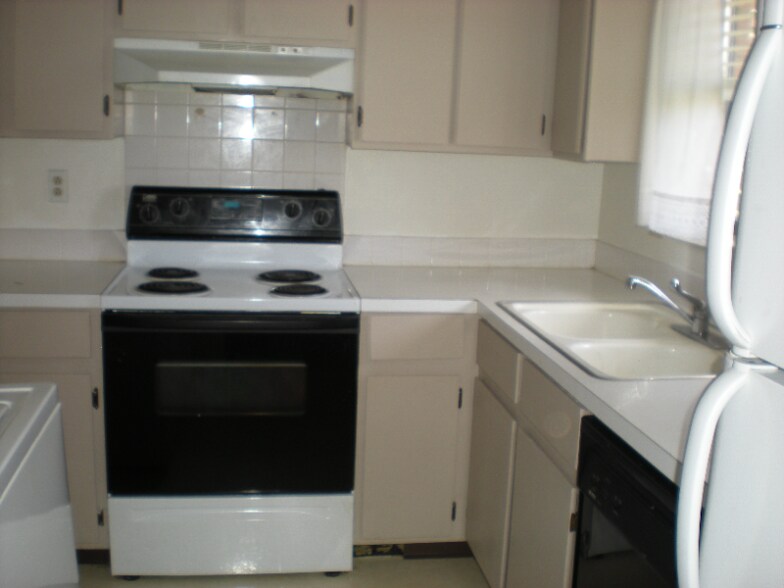 Building Photo - 114 Glenda Dr