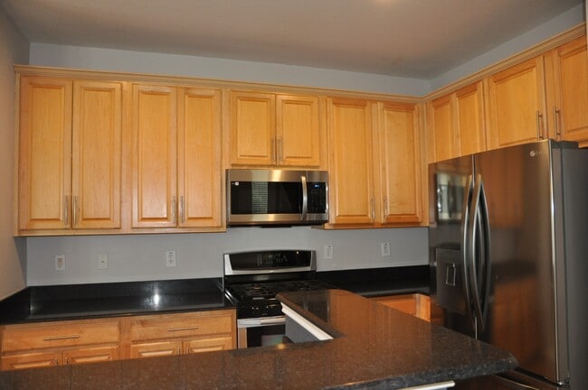 Building Photo - 16018 Limestone Lake Dr