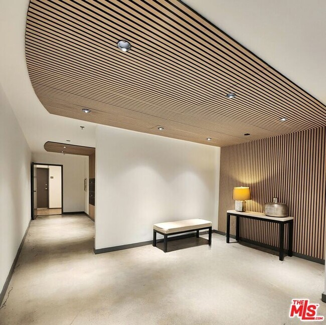 Building Photo - 832 3rd St