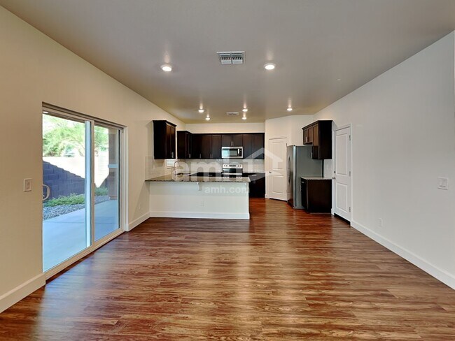 Building Photo - 670 W Laredo Ave
