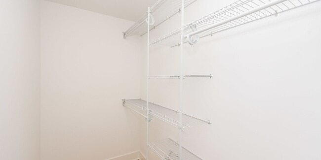 Building Photo - Updated, Spacious 1bd/1bth Ukrainian Village, Avail Now!