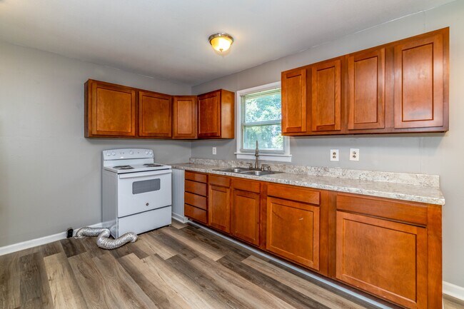 Building Photo - 2139 W Gilbert Ln