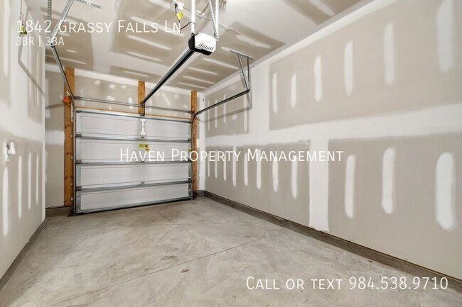 Building Photo - 1842 Grassy Falls Ln