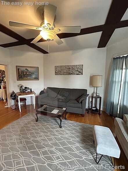 Building Photo - 578 Main St