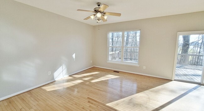 Building Photo - 3 Bed / 2-1/2 Bath Single Family Home w/1-Car garage