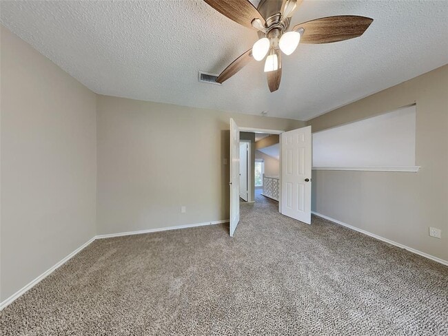 Building Photo - 8527 Woodland Willows Dr