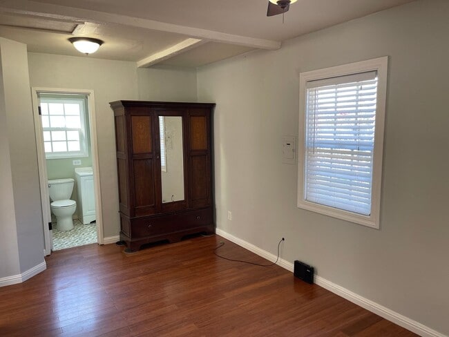 Building Photo - Cozy Home with Fully Equipped RV Space
