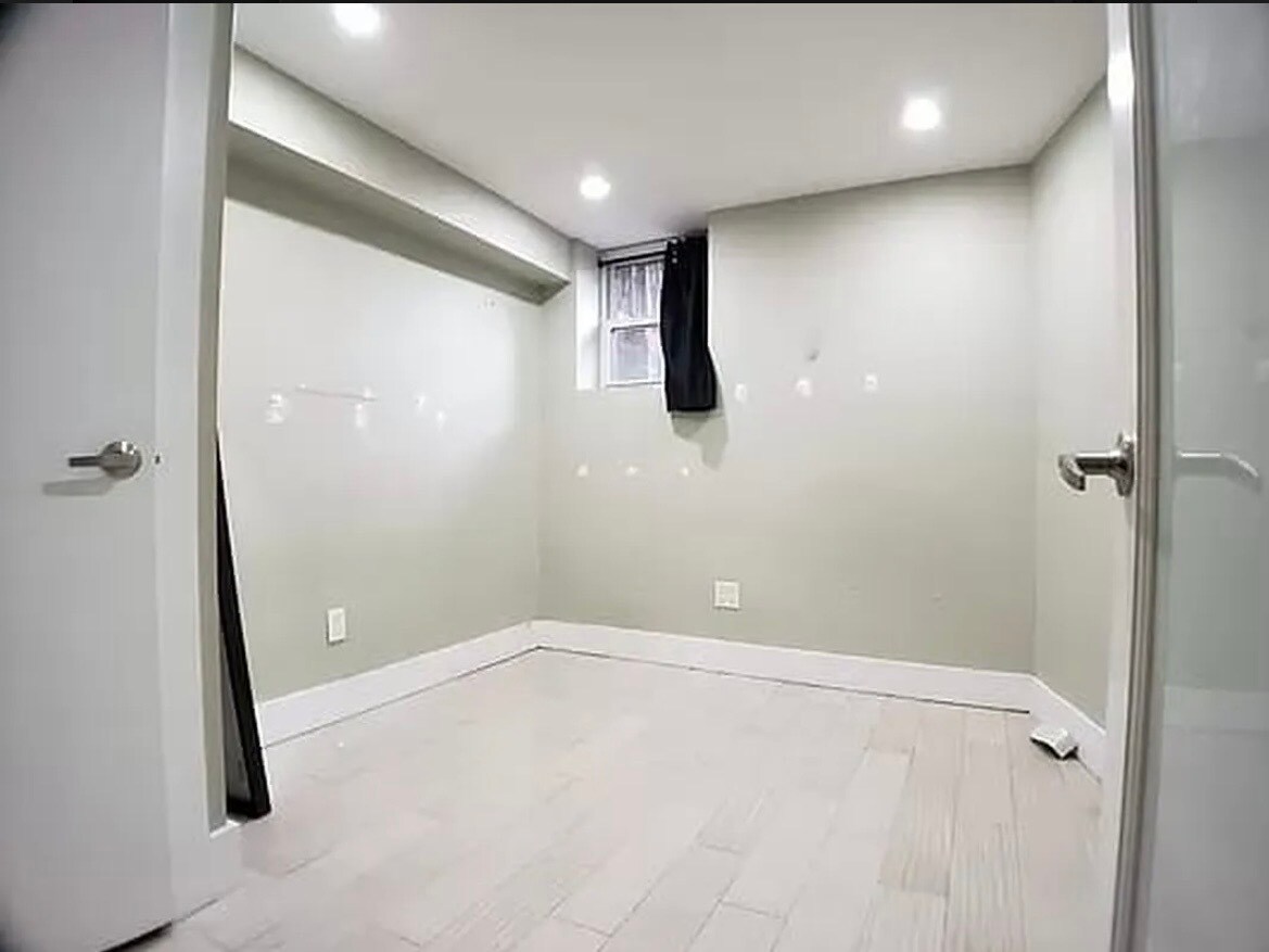 Building Photo - 98 Harman St