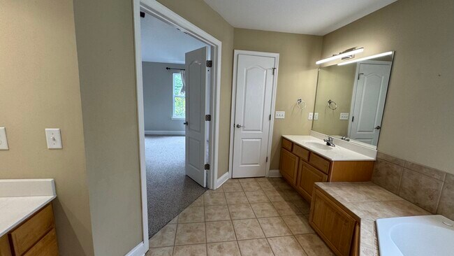 Building Photo - 5685 Hyacinth Ln