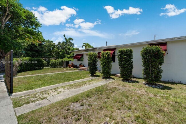 Building Photo - 5900 SW 44th Terrace