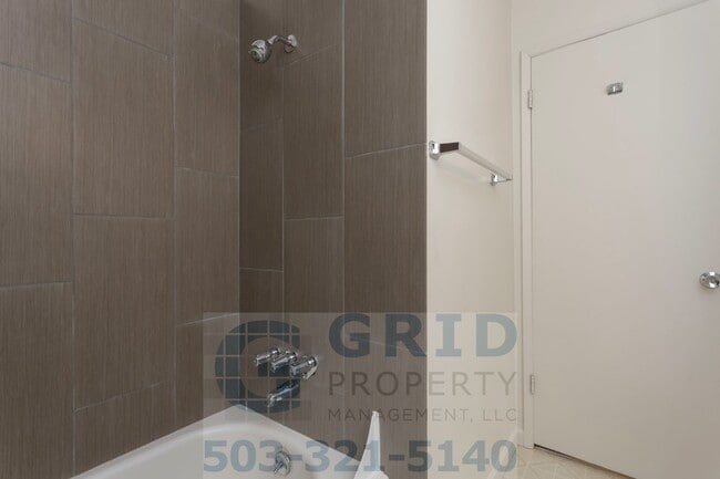 Building Photo - GPM475 - SE Woodward St (T1)