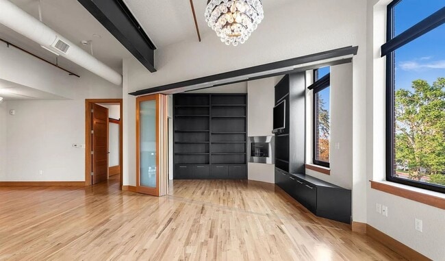 Building Photo - Luxury Old Town Loft in the Prestigious Magnolia Building