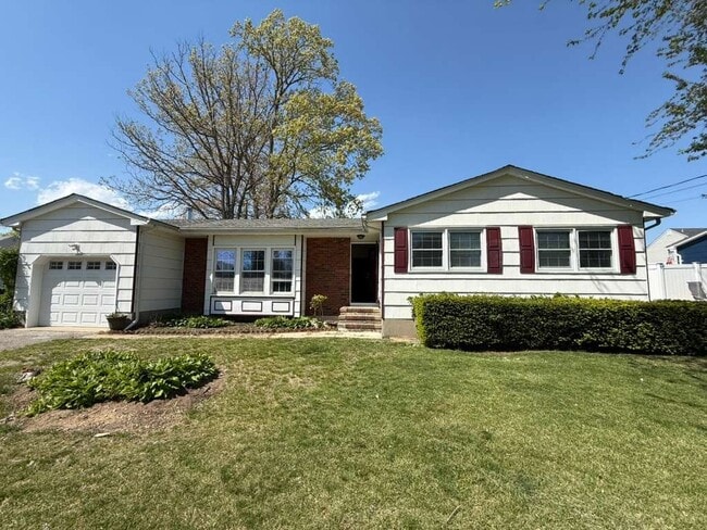 Building Photo - 648 Longview Dr