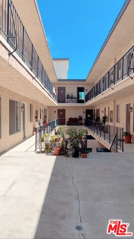 Building Photo - 518 Raymond Ave