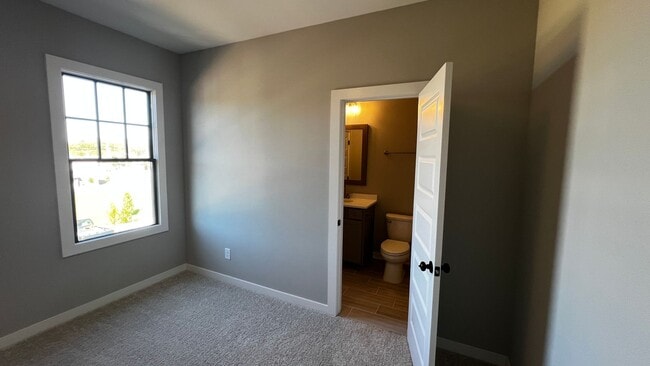 Building Photo - Spain Park Schools 3 Bedroom / 3 Bath Townhouse