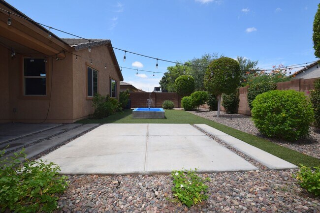 Building Photo - Beautiful single level 4 bedroom 2.5 bath Gilbert home.
