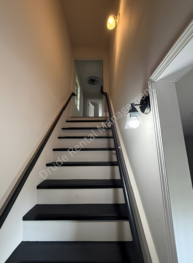 Building Photo - Remodel and Charming Home
