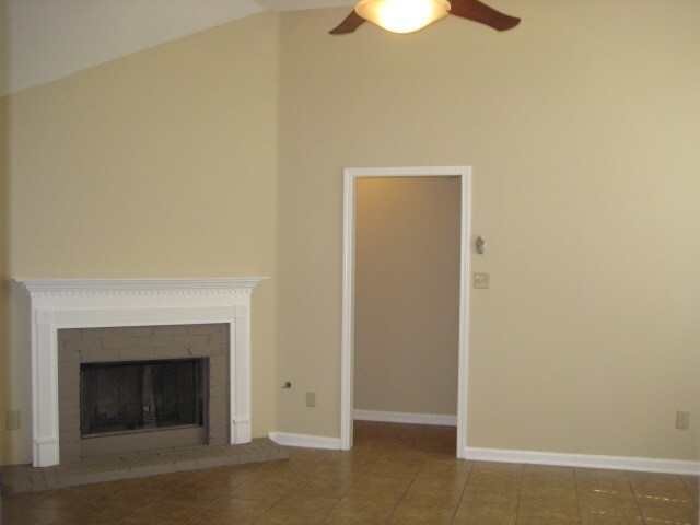 Building Photo - 1383 River Ridge Dr