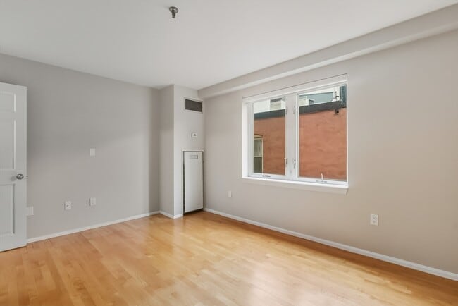 Building Photo - 350 North St