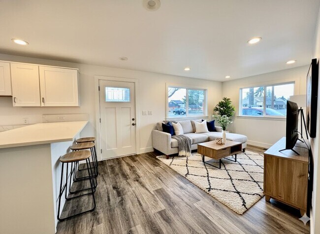 Building Photo - Modern Luxury Meets Small Town Charm in Your New Gladstone Home! Water,Sewer, PGE & NW Natural in...