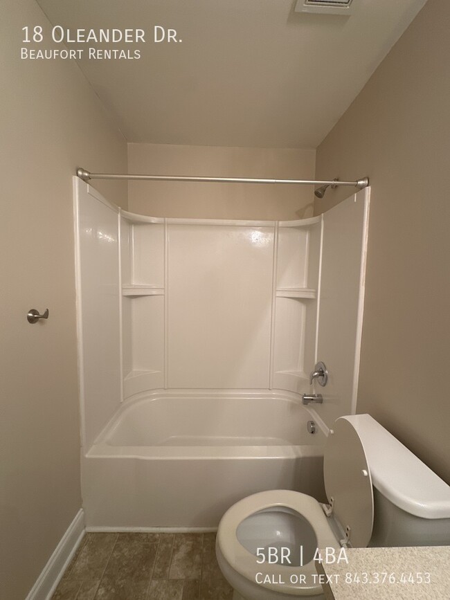 Building Photo - 18 Oleander Dr