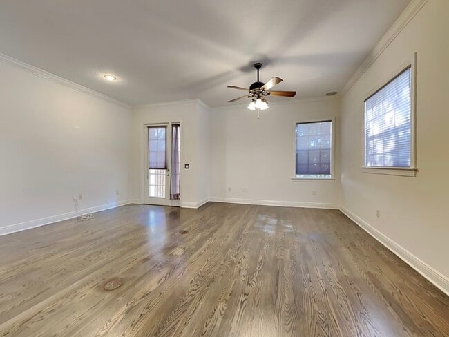 Building Photo - 422 S Habana Ave